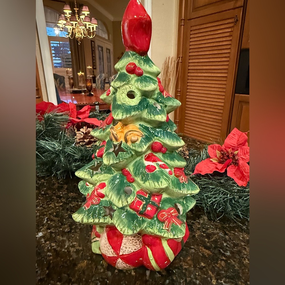 Festive Ceramic Christmas Tree with Red Star - Picture 10 of 10
